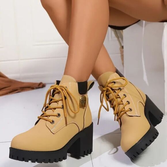 Ladies light brown chunky heel lace up boots sz 7 - Picture 1 of 6
